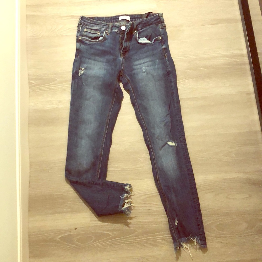Zara Women’s Distressed Jeans in Medium Wash
